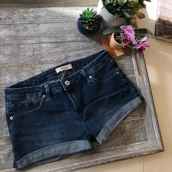 🎉2/25🎉 eightytwo low waisted jean shorts - Picture 2 of 5
